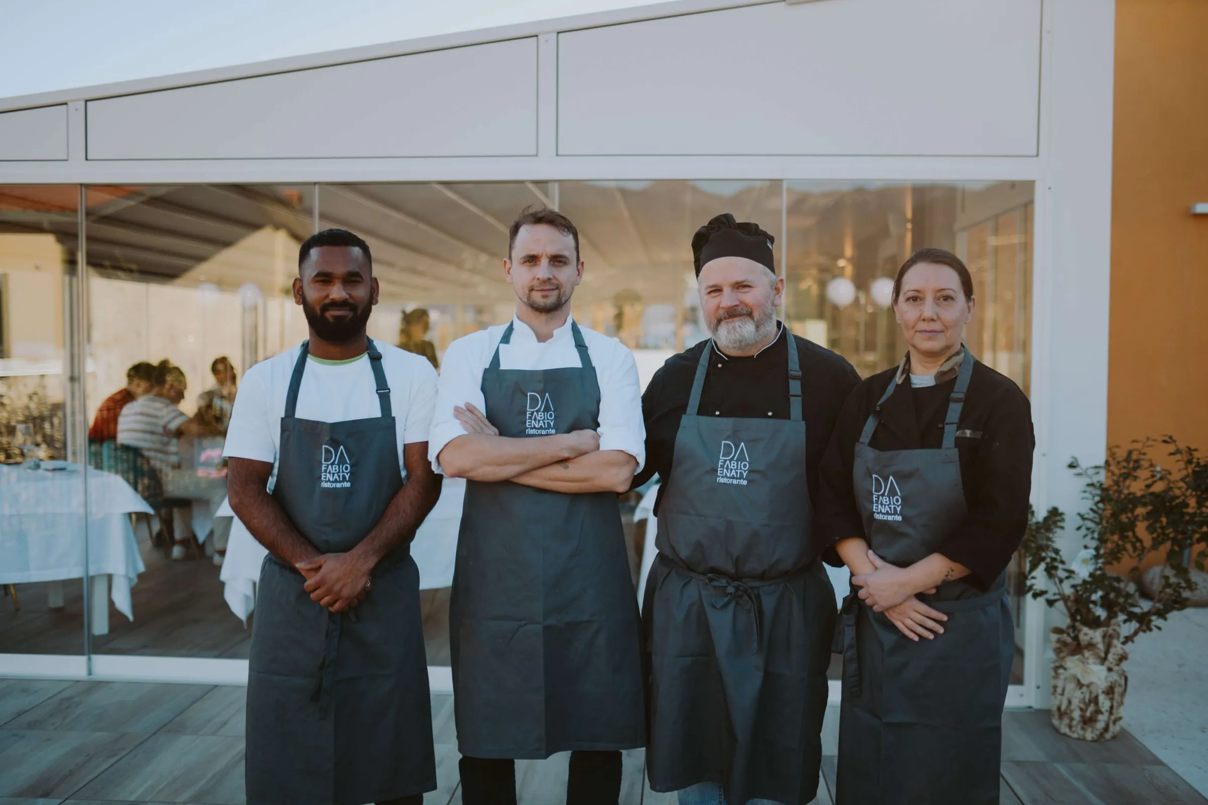 La brigata di cucina sulla terrazza