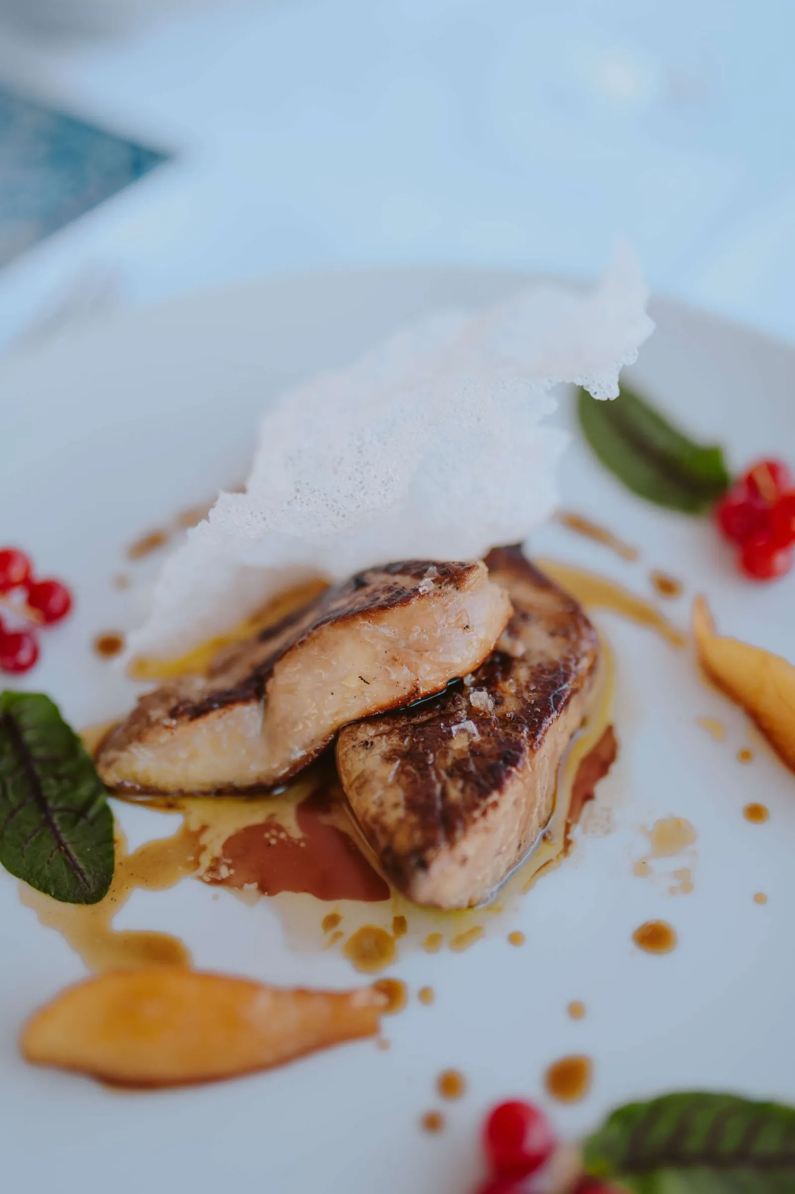 Scaloppa di foie gras d'oca al Sauternes con pera caramellata