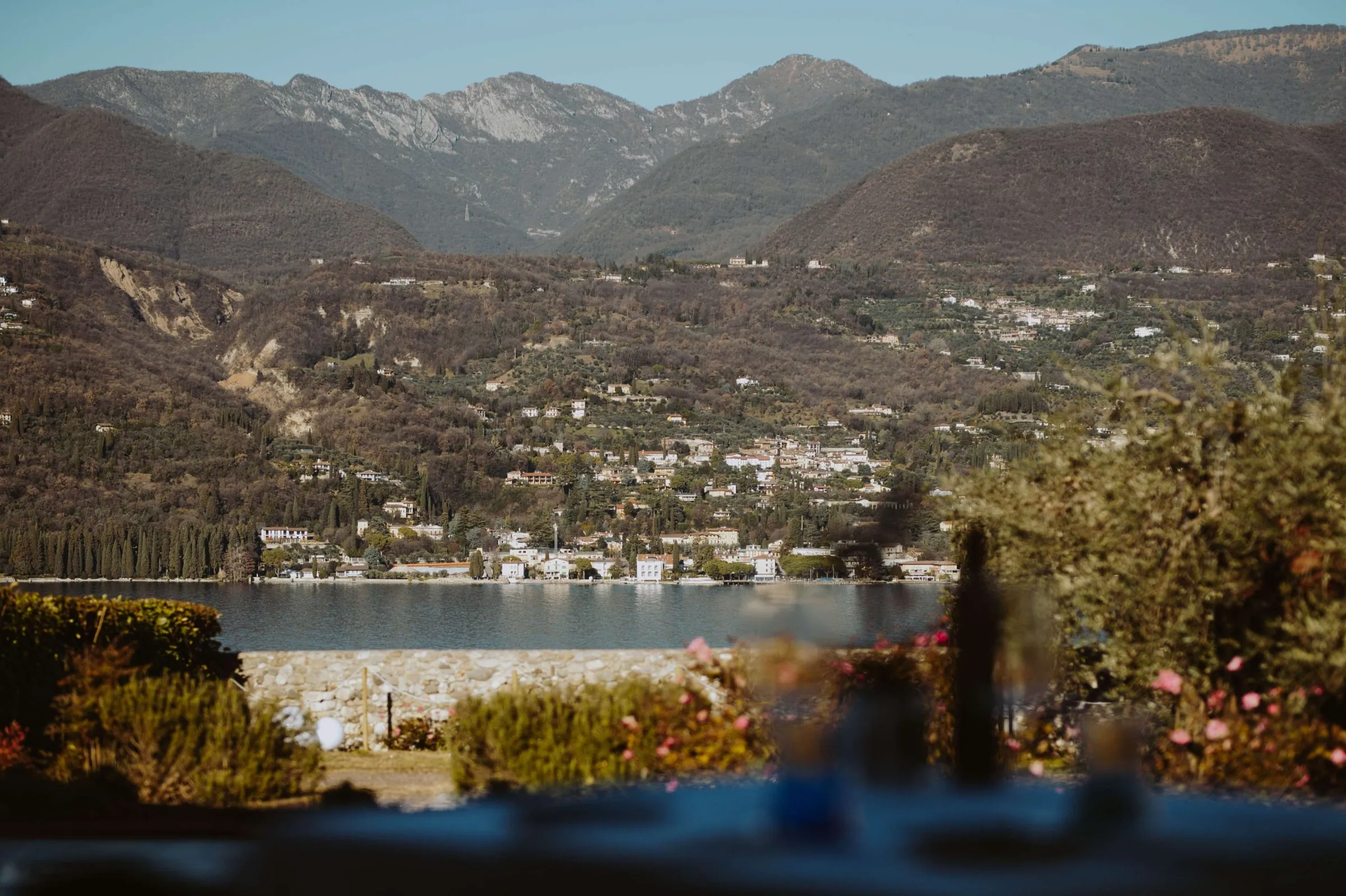 Il Lago di Garda e le montagne visti da San Felice del Benaco